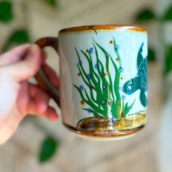 Vintage Mexican Pottery Mug 🐢 Hand Painted Sea Turtle Ocean Design – Mexico - Picture 1 of 10